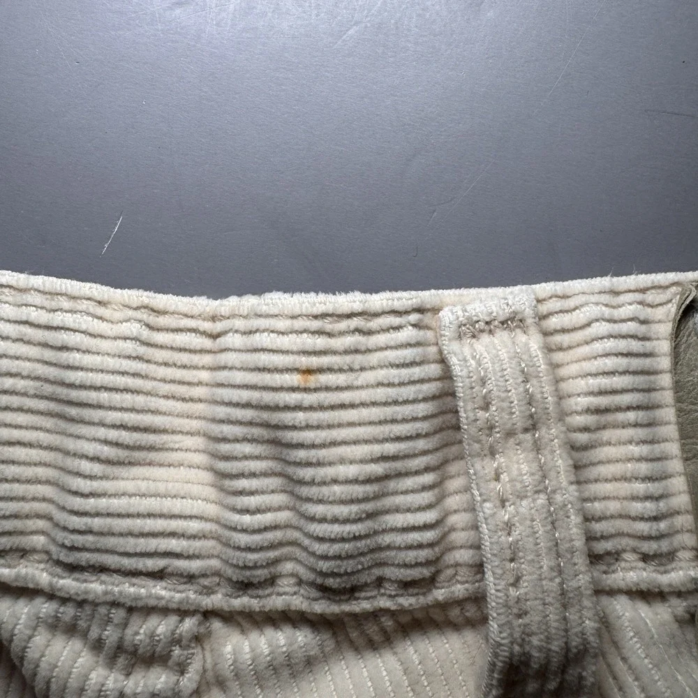 Levis SilverTab Loose Fit Pleated Corduroy Shorts 30 Off White Cotton Vtg USA